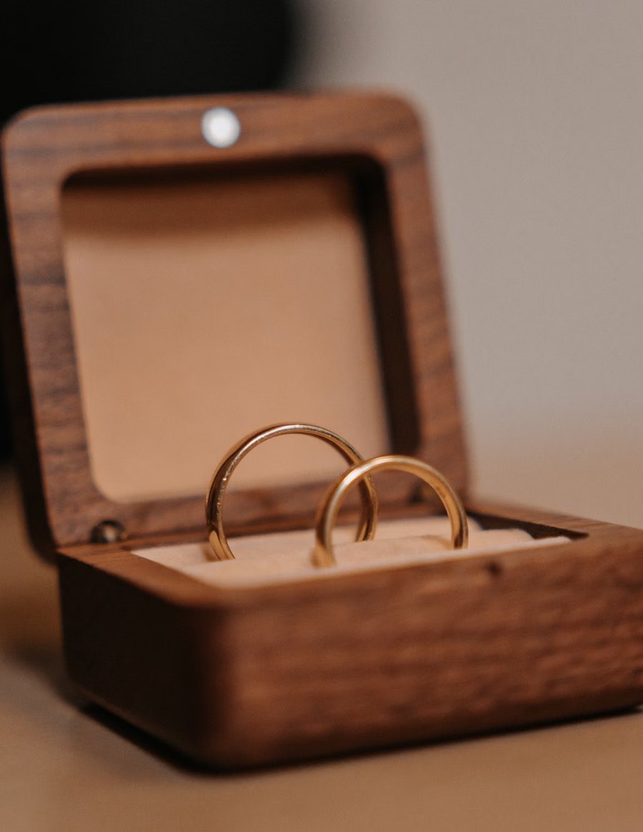 Anillo de oro amarillo